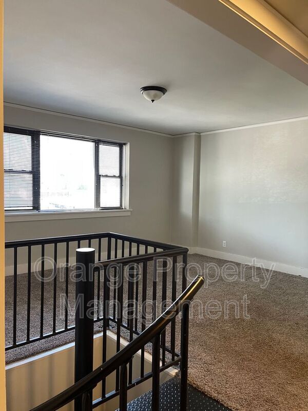 Building Photo - 3302 Burt St