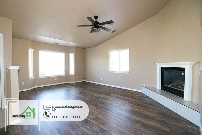 Building Photo - 920 Paramount Way