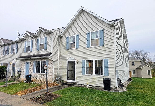 Foto del edificio - 71 Laurel Dr