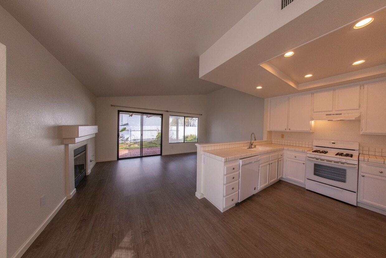 Foto principal - 3 BR, 2 BA House Located in Rancho Penasqu...