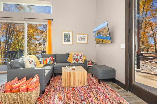 Building Photo - 85 Center Rd