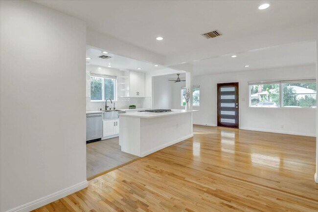 Building Photo - 17240 Archwood St