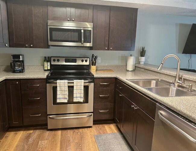 Building Photo - 365 W Illinois Ave