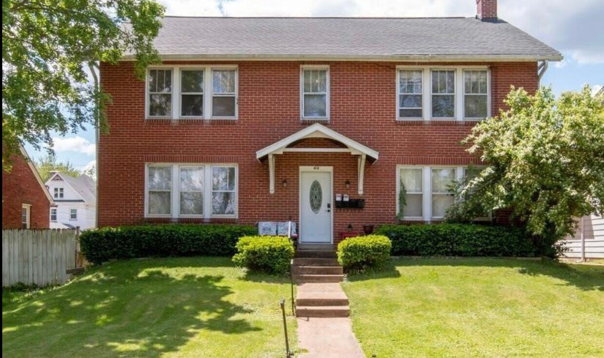 Primary Photo - 812 Parkview Dr