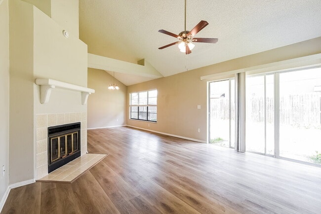 Building Photo - 472 Amethyst Way