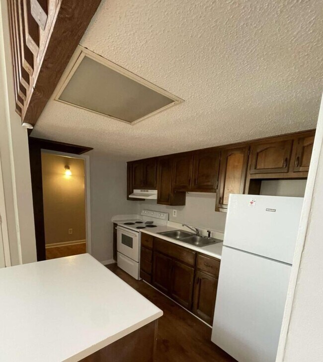 Foto del edificio - 1 Bedroom Apartment with a Bonus Loft - $7...