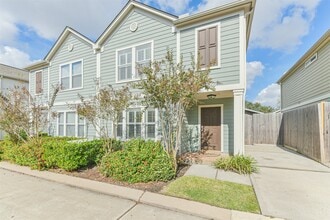 Building Photo - 738 Redwing Pl Dr