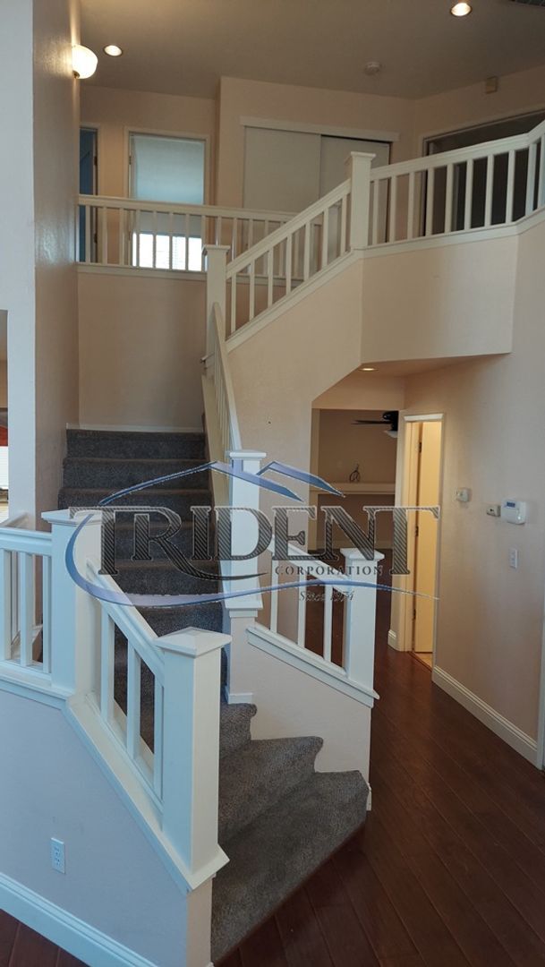 Foto del edificio - This is a large 4 bedroom, 3 bath SOLAR house with a bonus room upstairs