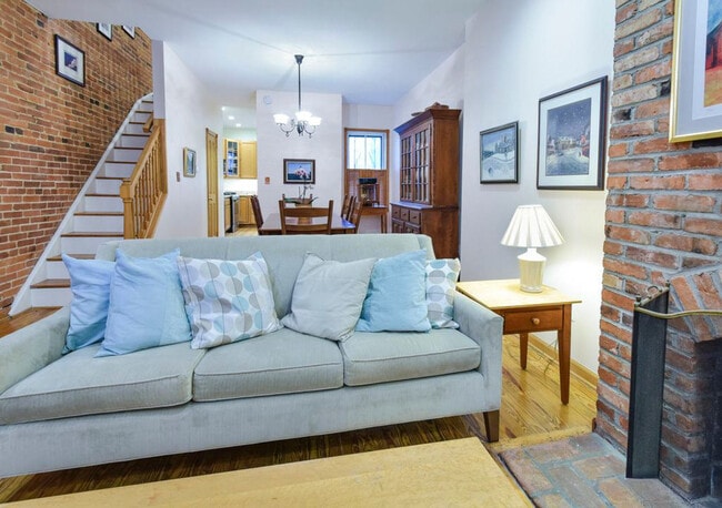 Building Photo - 1127 Independence Ave SE