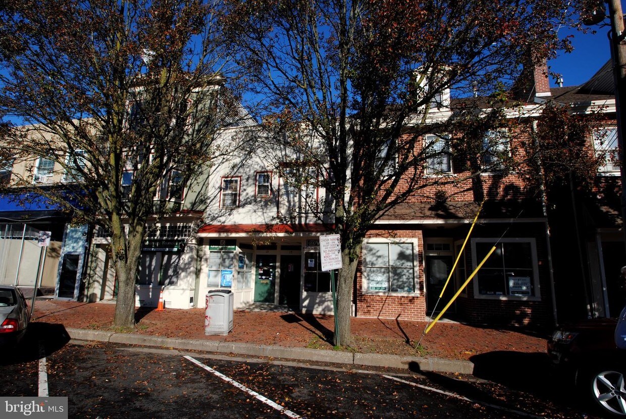 Primary Photo - 13-17 E Broad St