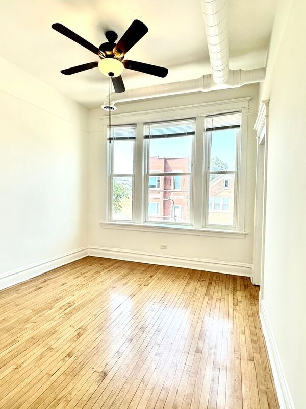 Foto del edificio - 2303 S Oakley Ave