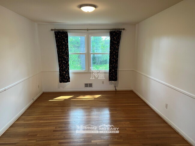 Building Photo - 17 Deep Dale Dr