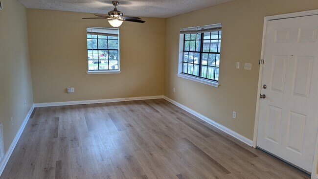 Foto del edificio - 105 VIEUX ORLEANS CIR