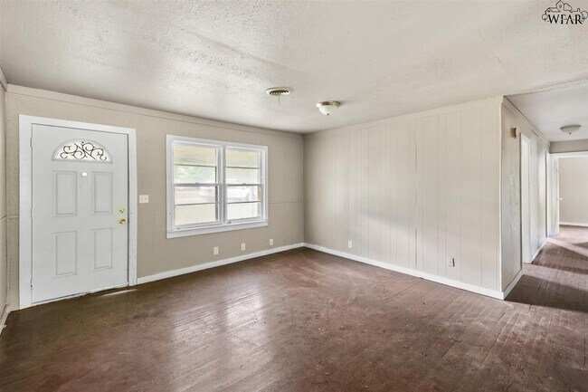 Building Photo - 207 County Rd