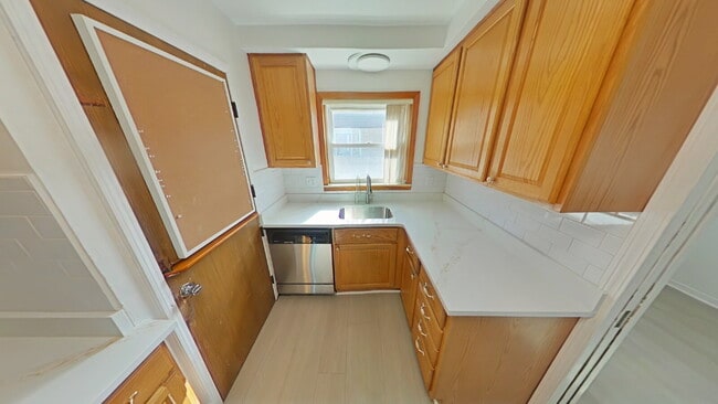 Building Photo - "3-Bedroom Home in Roseville with Cozy 999 Sq Ft of Living Space!"