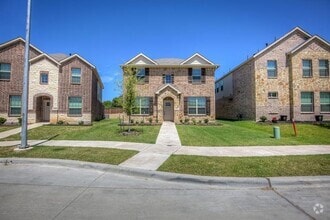 Building Photo - 10013 Elkhorn Dr