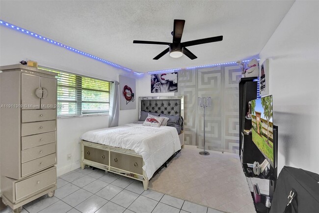 Foto del edificio - 3530 NW 43rd Ave