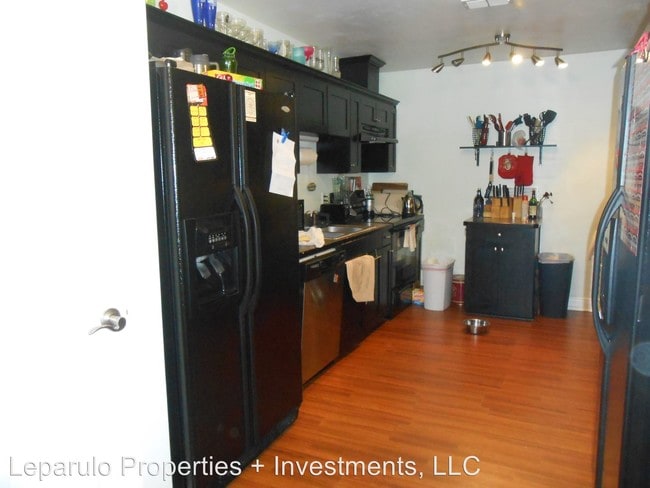Building Photo - 1602 Airport Dr