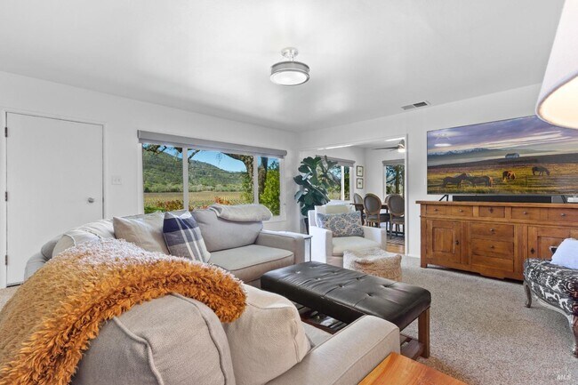 Foto del edificio - 6115 Dry Creek Rd