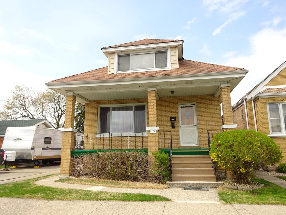Primary Photo - 5758 S Melvina Ave