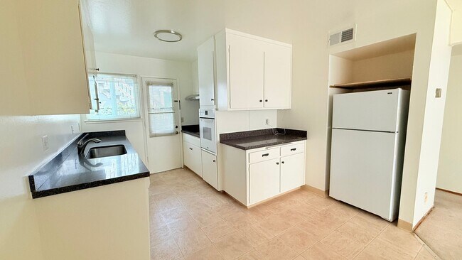 Photo - 2053 Central Ave Apartment