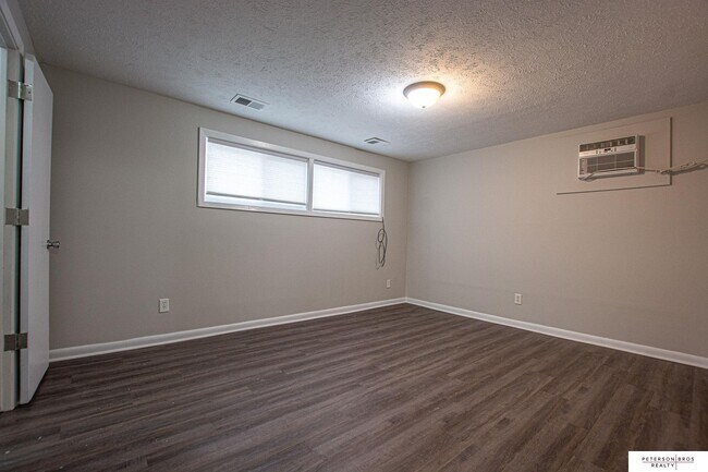 Building Photo - 401 W 27th Ave