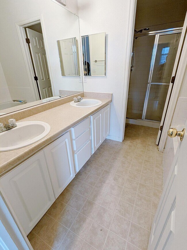 Foto del edificio - 2131 W 101st Cir