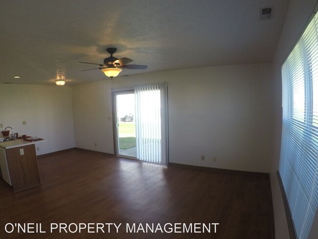 Foto del edificio - 3967-3975 Amelia Ave