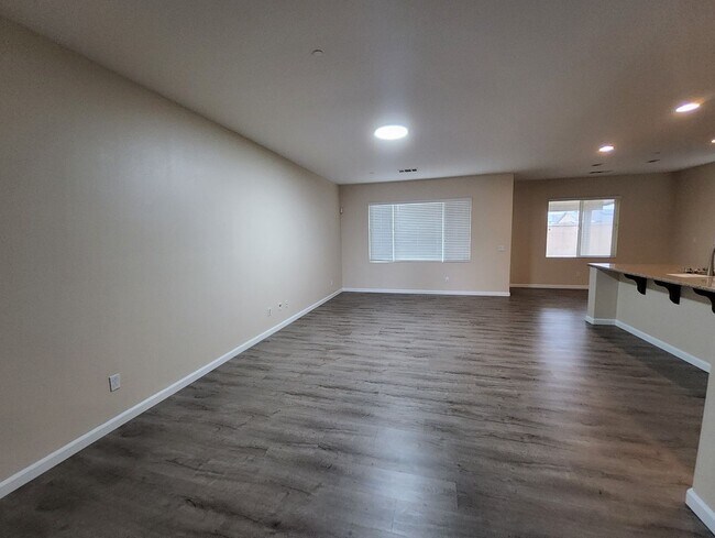 Foto del edificio - 5815 Pearl Ridge Dr