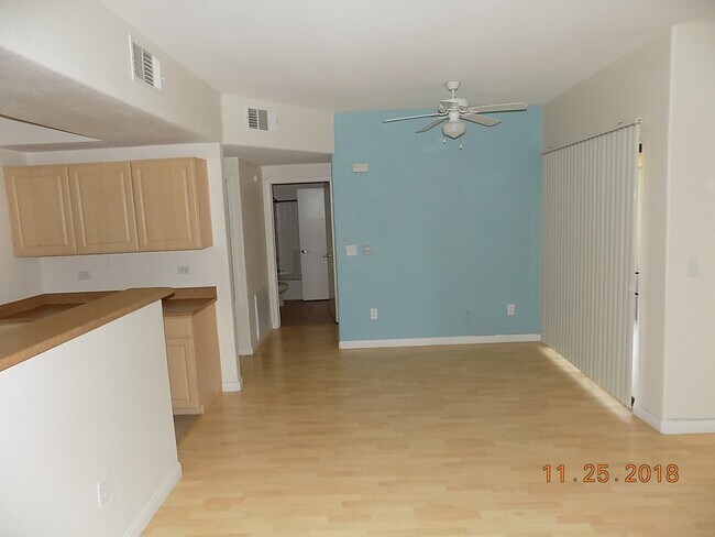 Foto del edificio - NW 1st floor condo