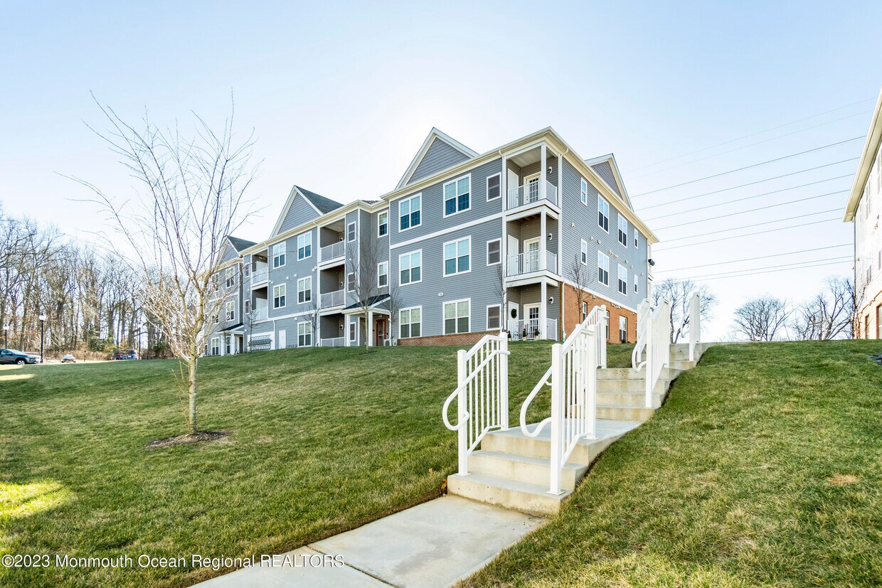 Foto principal - 740 Wayside Rd