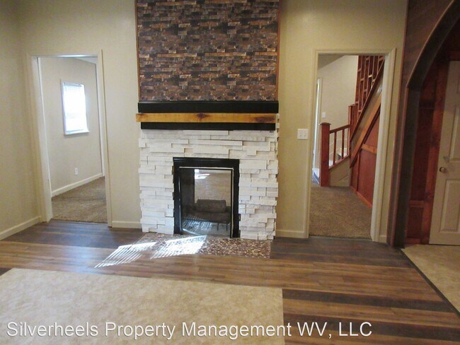 Building Photo - 4 br, 1.5 bath House - 621 13th Street