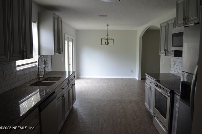 Building Photo - 7061 Civic Club Dr