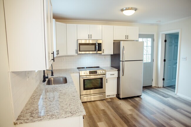 Foto del edificio - 3401 Inverness Rd