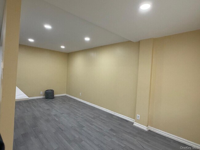 Foto del edificio - 924 E 106th St