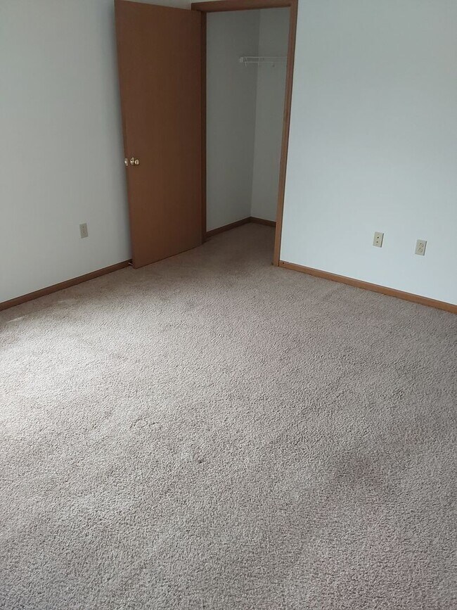 Foto del edificio - 2 BR 50% Glenn View