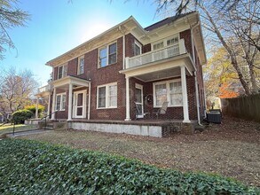 Building Photo - 202 N Hawthorne Rd