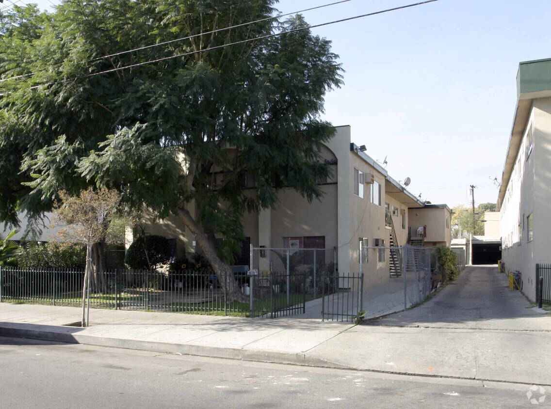 Building Photo - 7229 Variel Ave