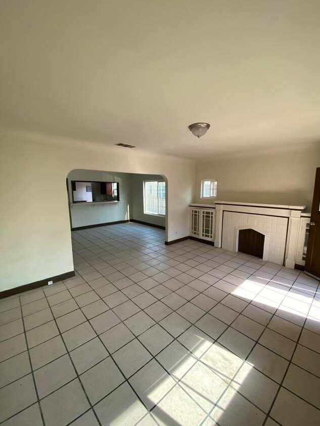 Primary Photo - 2537 Cincinnati St