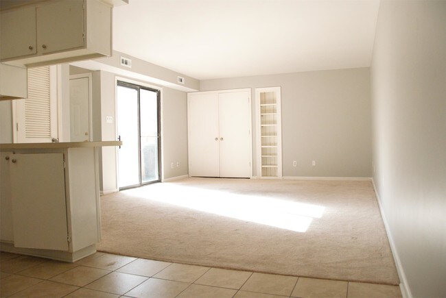 Building Photo - 1021 Lands End Way