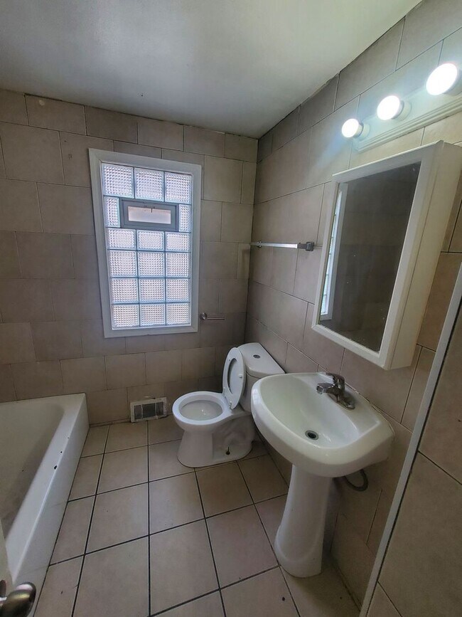 Foto del edificio - 4971-4973 N 47th St. (Duplex)