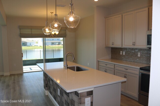 Building Photo - 5115 Hebron Dr