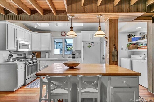 Building Photo - 15 Willard Ave