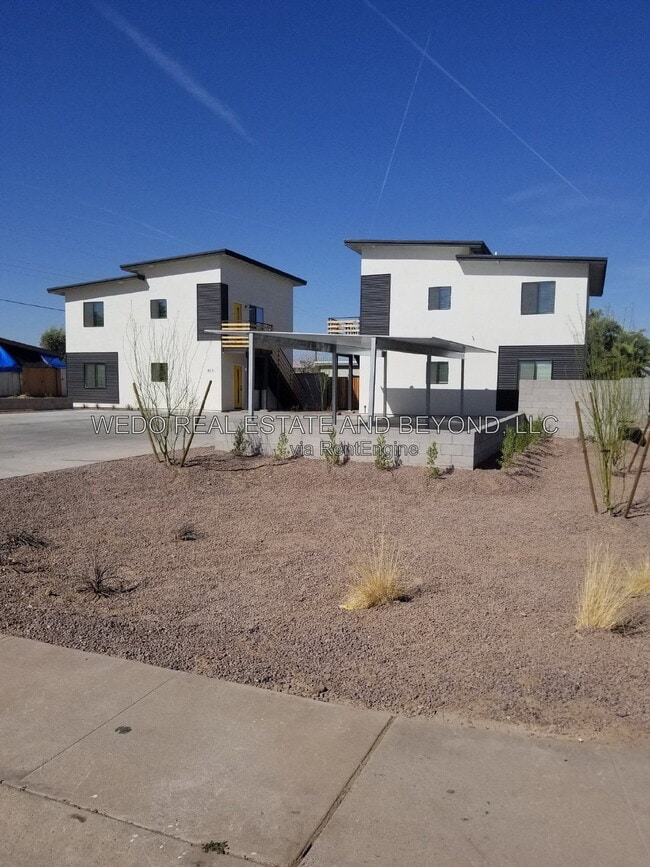 Building Photo - 813 E Siesta Dr