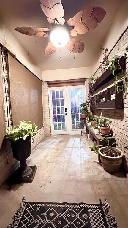 Building Photo - 2000 Tuam St