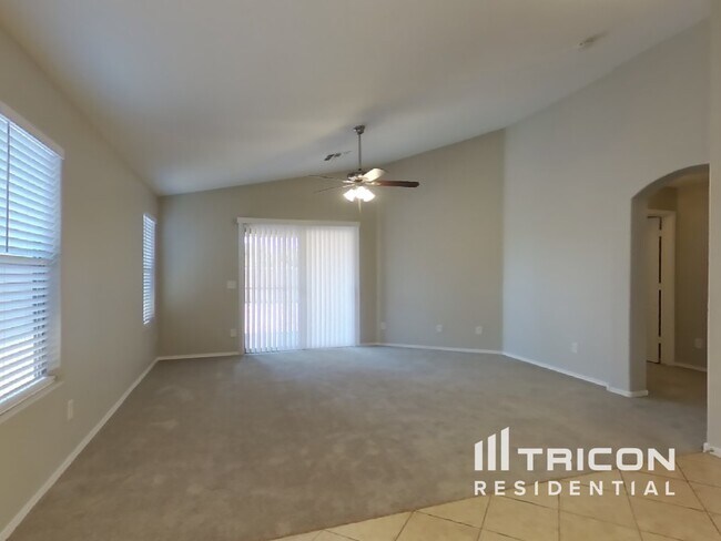 Foto del edificio - 34780 N Barzona Trail