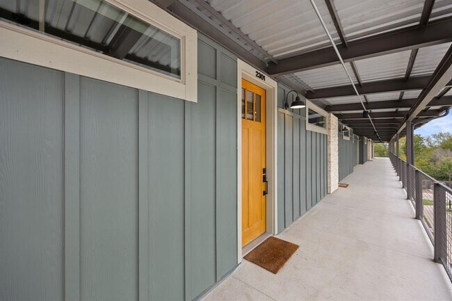 Building Photo - 4704 Sunset Trail