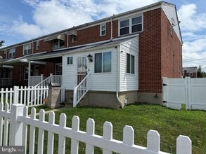 Building Photo - 907 Foxwood Ln