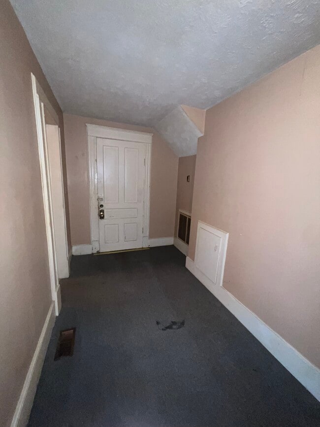 Building Photo - 221 E Covington St