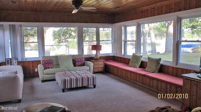 Building Photo - 937 Treasure Island Dr